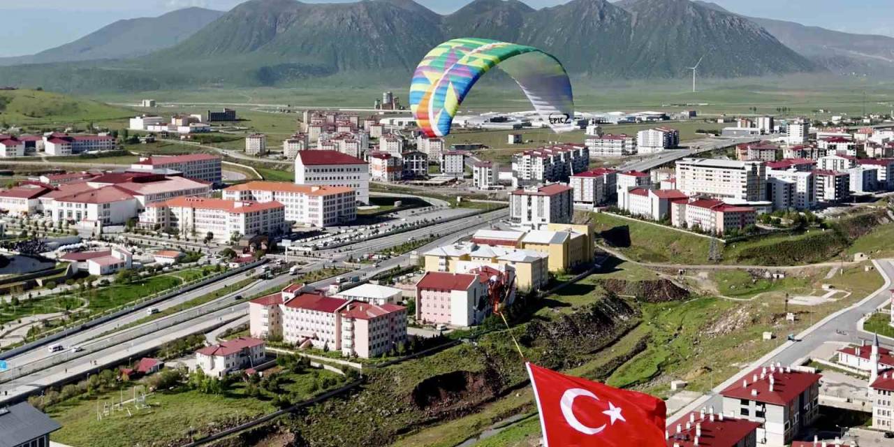 Bitlis Semalarında Yamaç Paraşütü Heyecanı Yaşandı