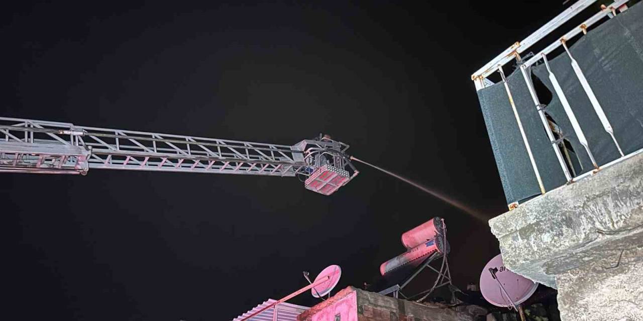 Uşak’ta 3 Ev Yangında Zarar Gördü