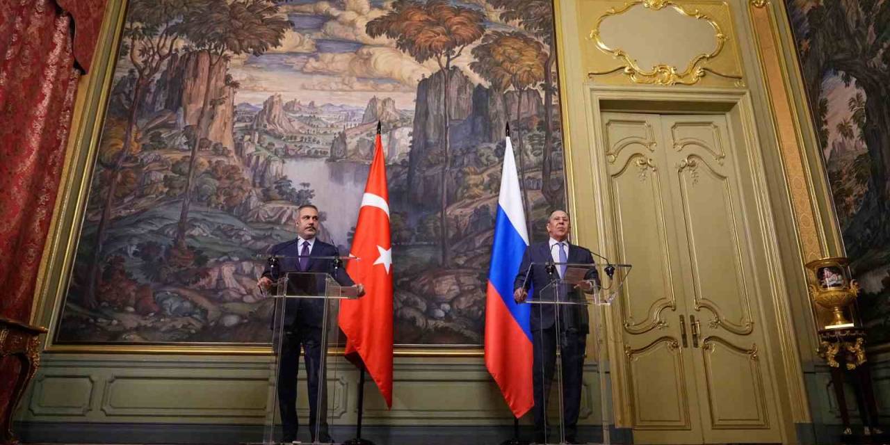 Rusya Dışişleri Bakanı Lavrov: "Avrupa, Yeniden Nazi Bayrağı Benimsedi"