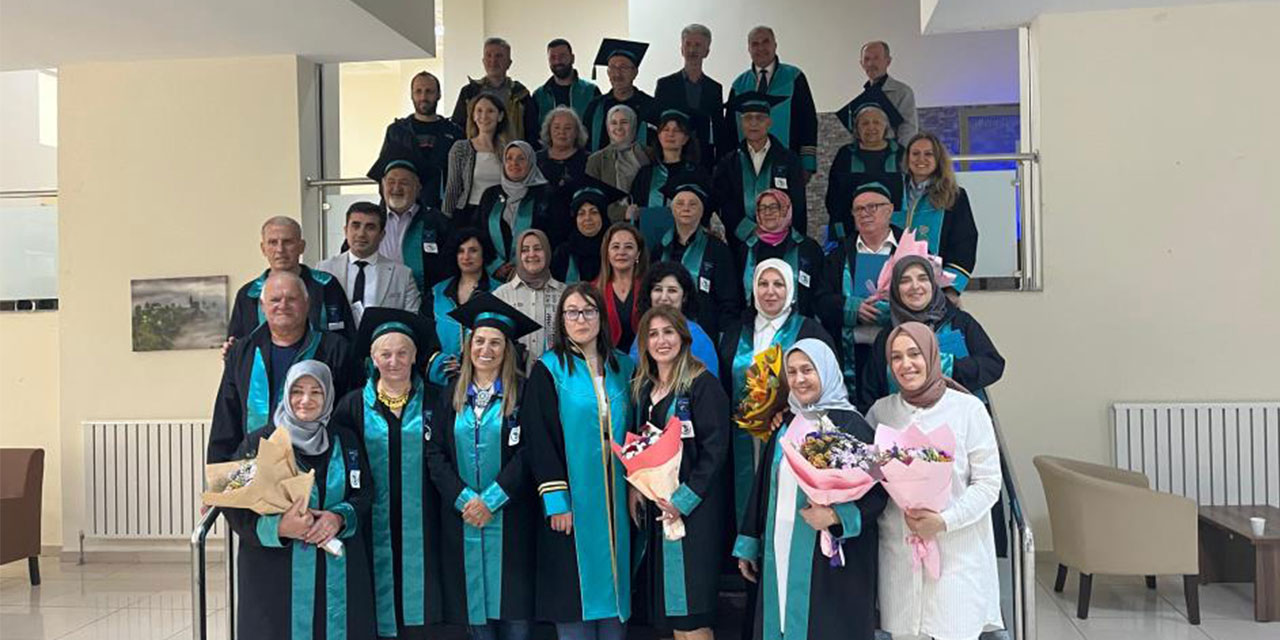 Rize’de 3. yaş üniversitesi ilk mezunlarını verdi