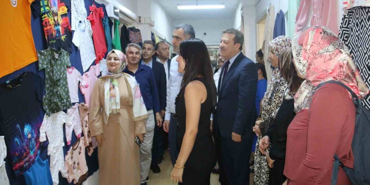 Kozan’da Kadınların El Emekleri Sergilendi