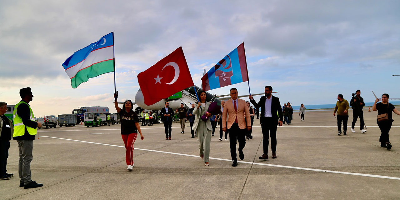 Trabzon ile Taşkent arasında başlatılan uçak seferlerinin ilk yolcuları geldi