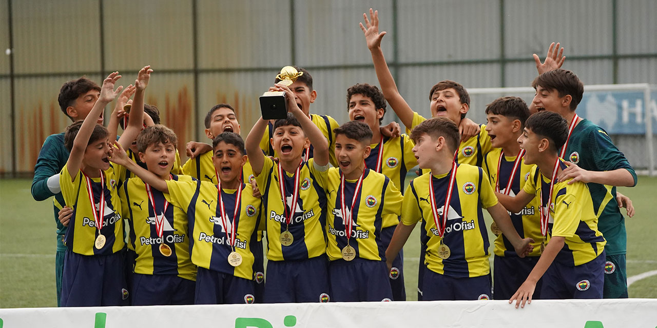 U12 Rize Cup 2025 Sona Erdi: Şampiyon Fenerbahçe!