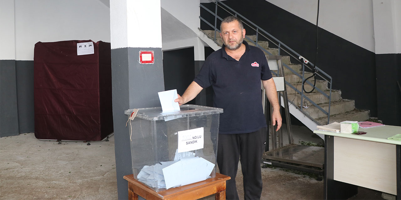 Rize’de seçmenler muhtarlık seçimi için sandığa gitti