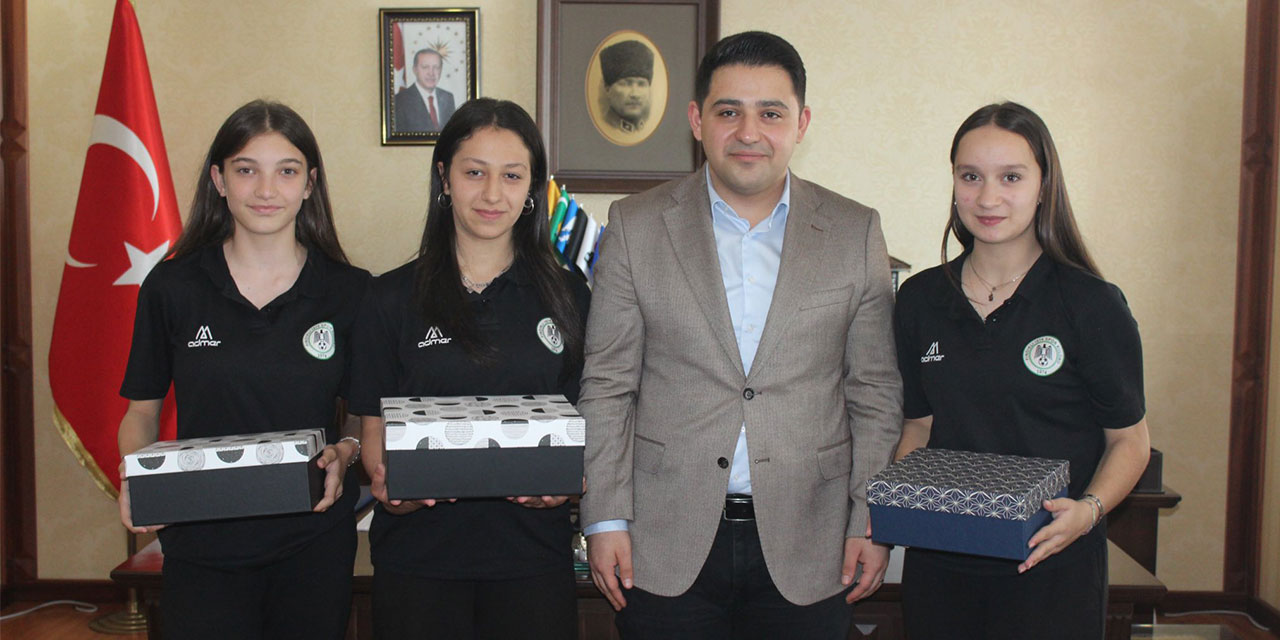 Fındıklı'nın Gururu Masa Tenisi Şampiyonları Kaymakamlıkta!