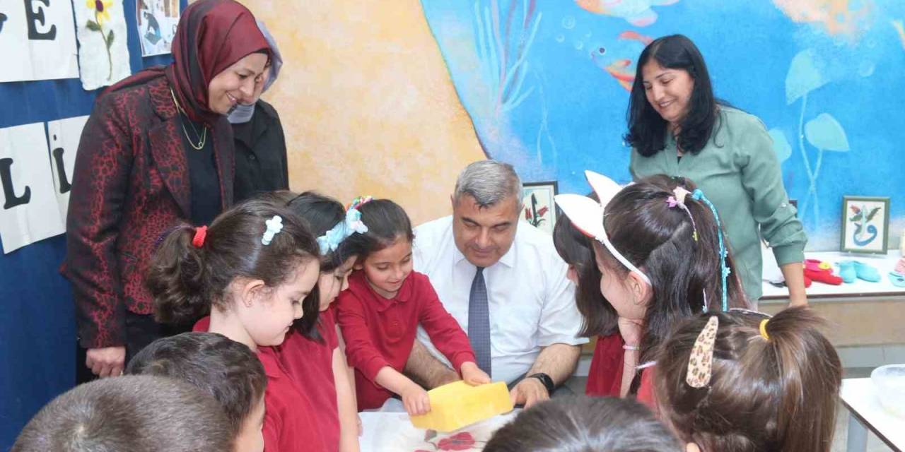 Afyonkarahisar’da Minik Eller Keçeye Hayat Verdi