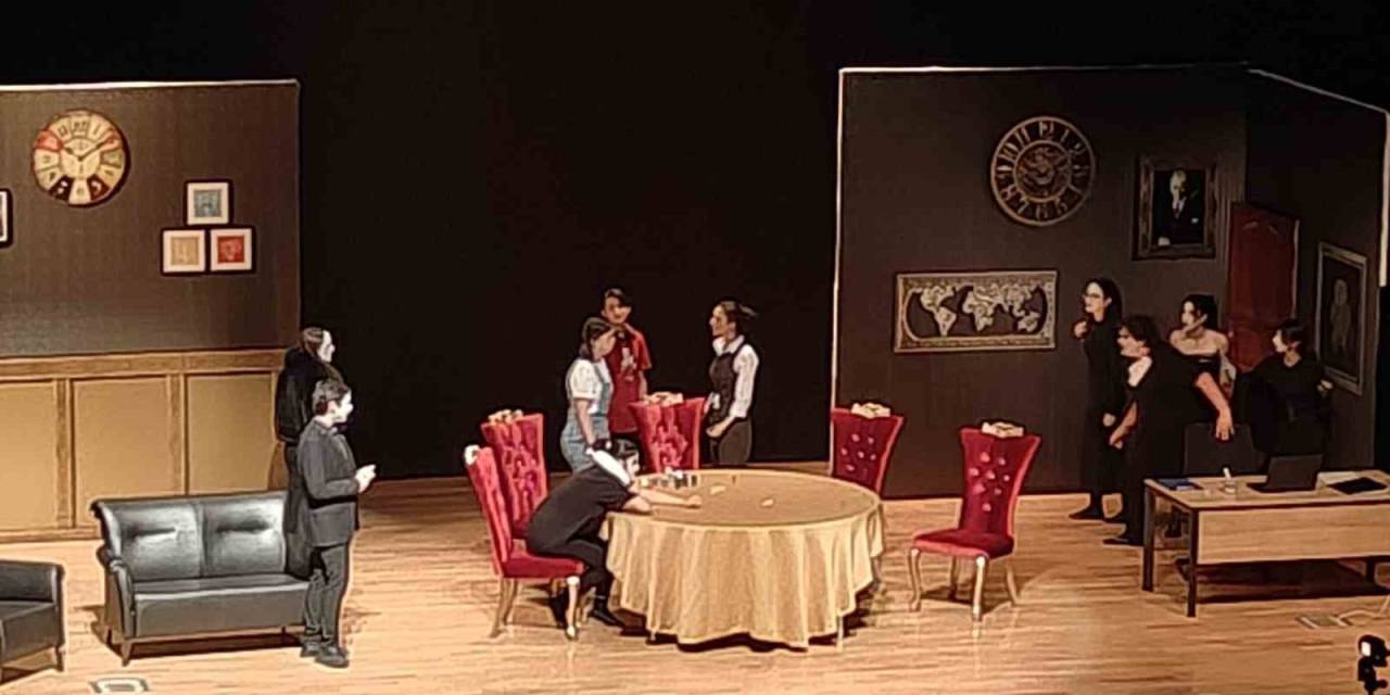 Kumar Bağımlılığını Tiyatro İle Anlattılar