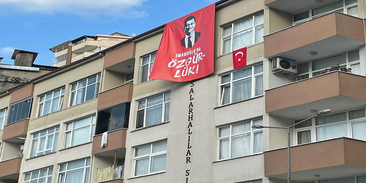 Rize’de “İmamoğlu’na Özgürlük” Pankartı: Sessiz Destek, Sessiz Mesaj