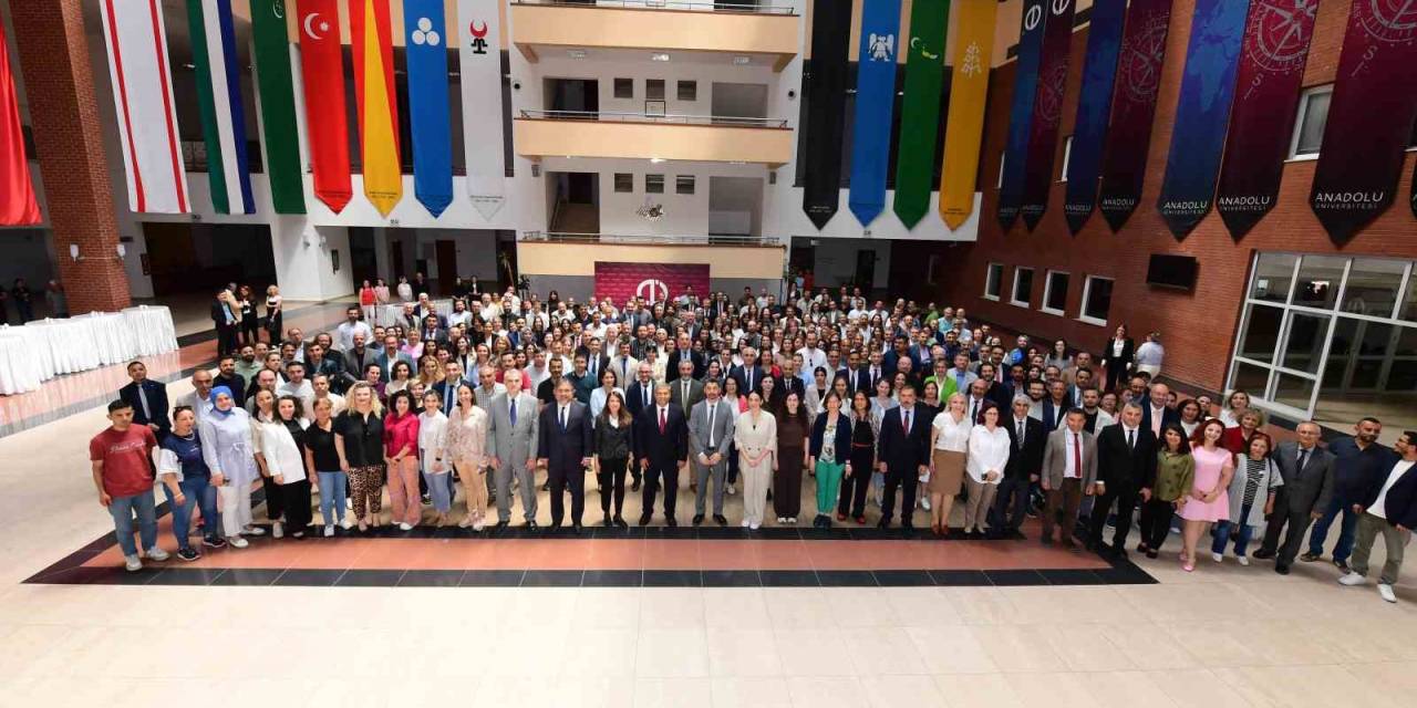 Anadolu Üniversitesi Bayramlaşma Töreninde Bir Araya Geldi