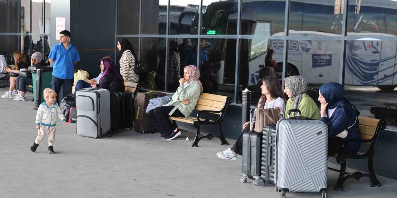 Elazığ’da Bayram Tatili Uzamayınca Otogar Boş Kaldı