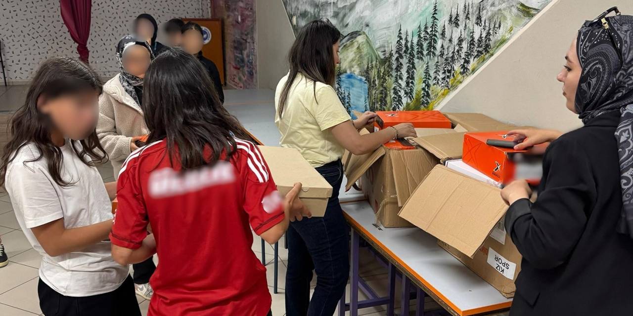 Bayburt’ta İhtiyaç Sahibi Ailelerin Çocuklarına Giyim Yardımı Yapıldı
