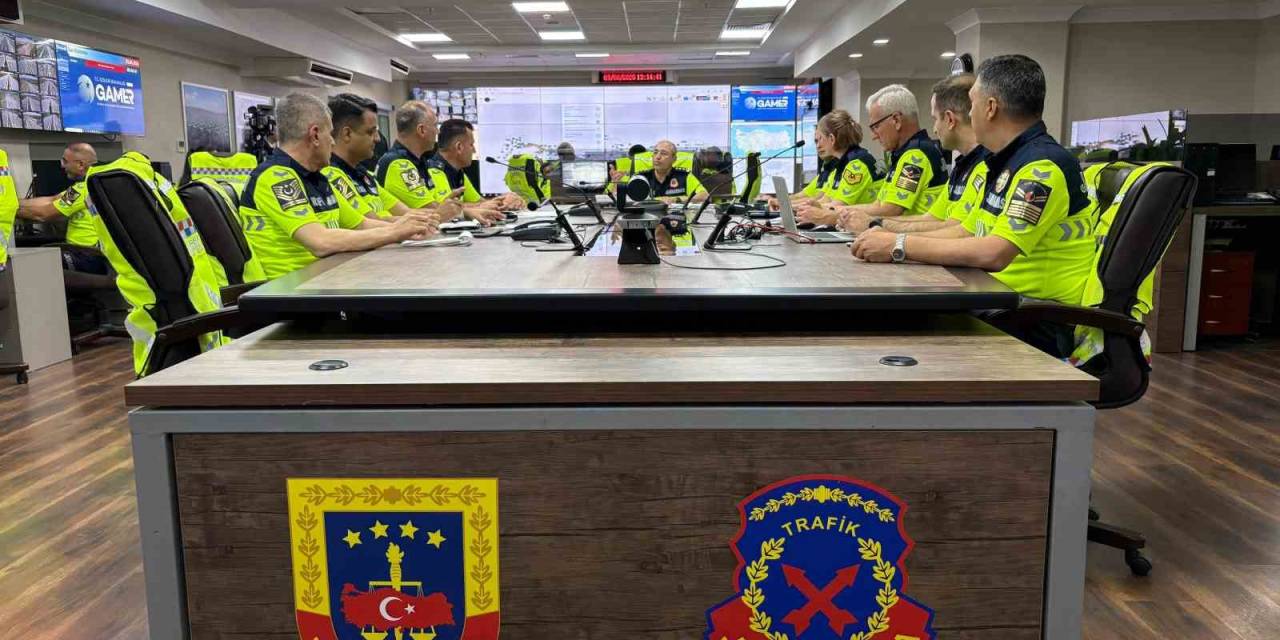 Jandarma Sorumluluk Bölgelerindeki Kara Yolları ‘Trafik İzleme Merkezi’nden Aralıksız Takip Ediliyor