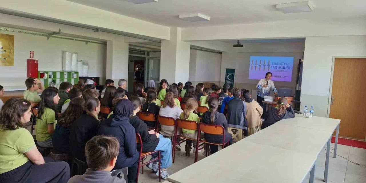 İnternet Ve Bilişim Teknolojileri Konuşuldu
