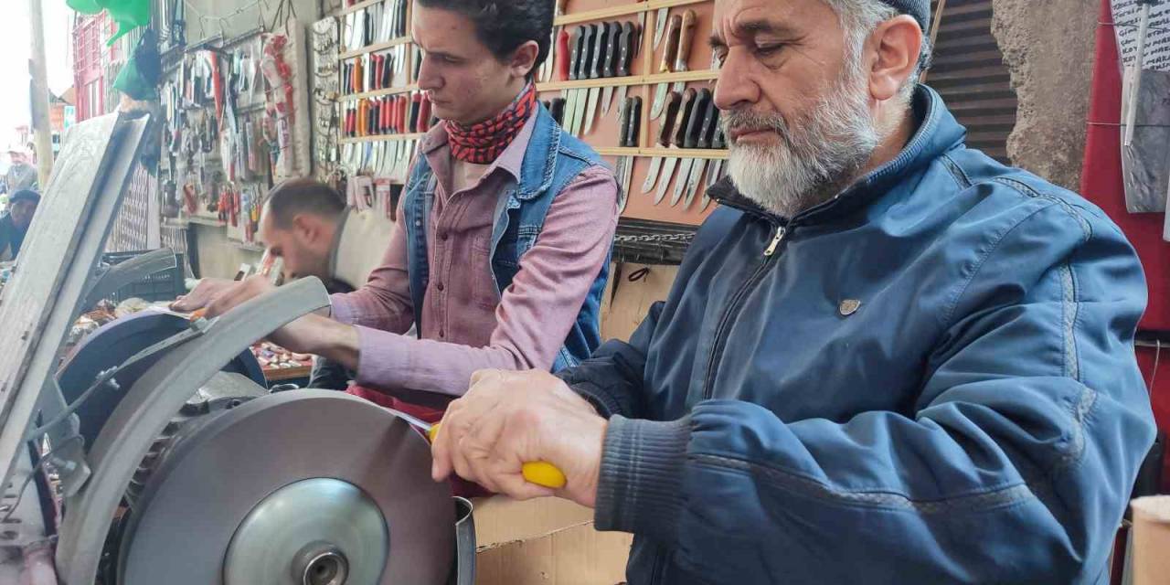 Bilenmeyen Bıçak Hem Kurbana Hem De Kesene Zarar Veriyor