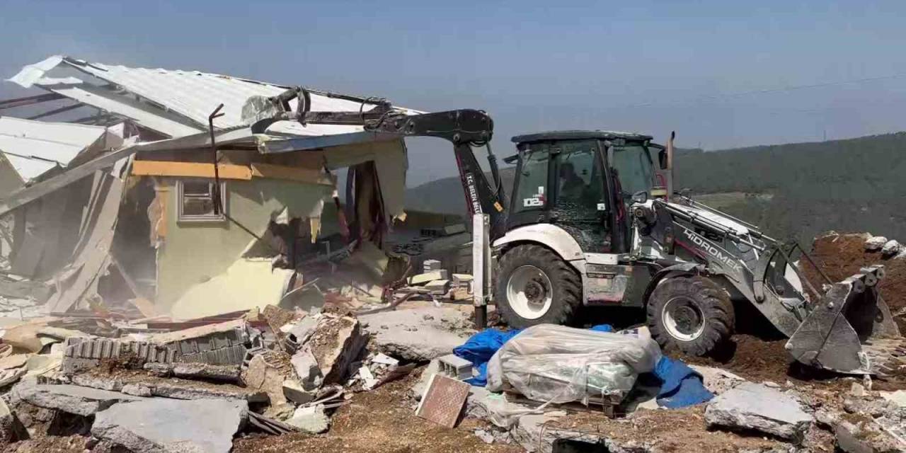 Yaylalara İnşa Edilen Kaçak Betonarme Yapılar Yıkıldı