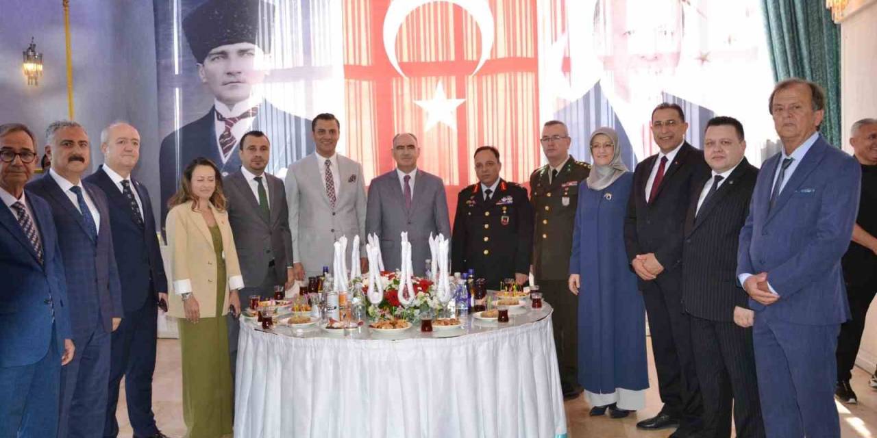 Manisa’da Resmi Bayramlaşma Töreni Yapıldı