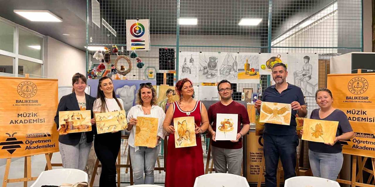 Müzik Akademisinden Kahve Ve Müzik Eşliğinde Veda