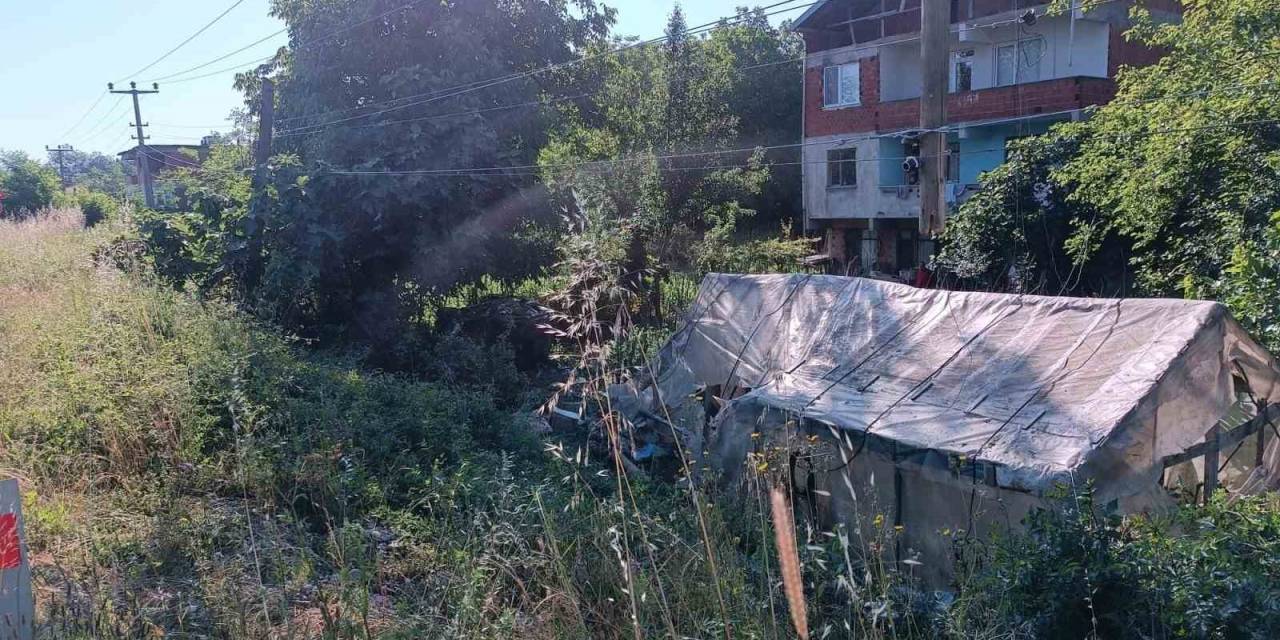 Otomobil Evin Bahçesine Savruldu: 1 Ölü, 3 Yaralı