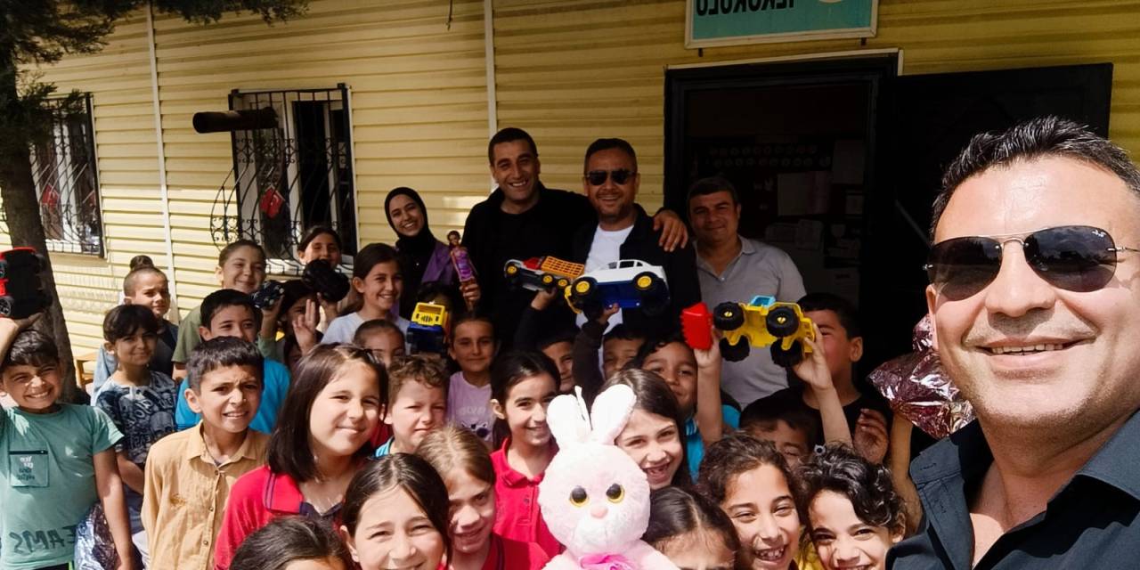 ’oyuncak Kumbarası’ Çocukların Yüzünü Güldürdü