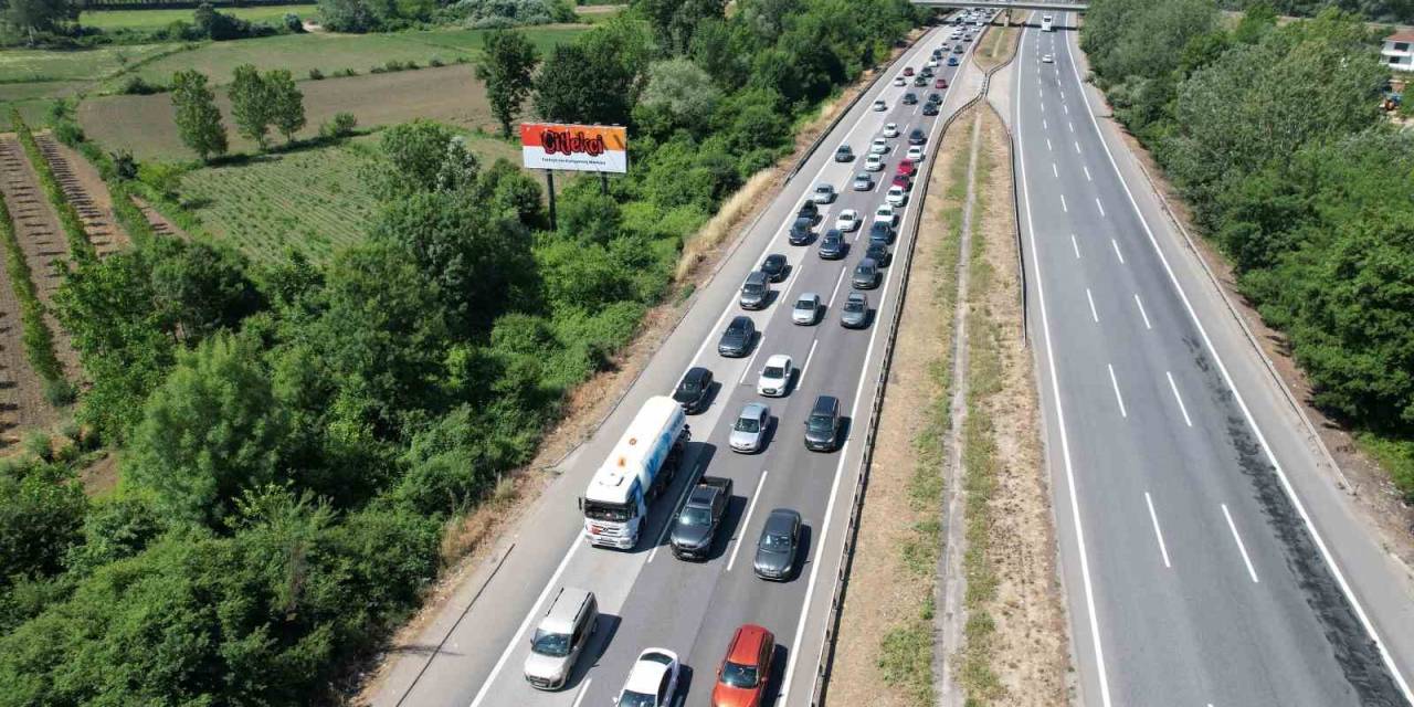 Otoyolda Trafik Zaman Zaman Durma Noktasına Geldi