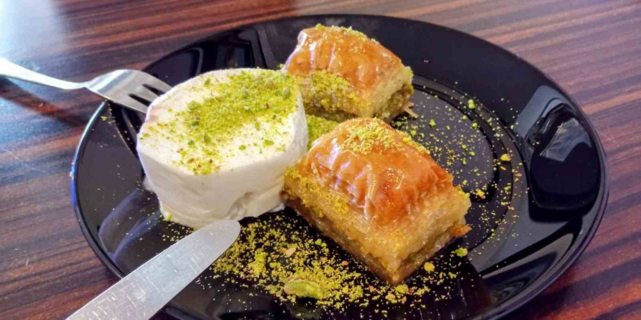 Bu Yıl Baklavanın Yanında Dondurma Revaçta