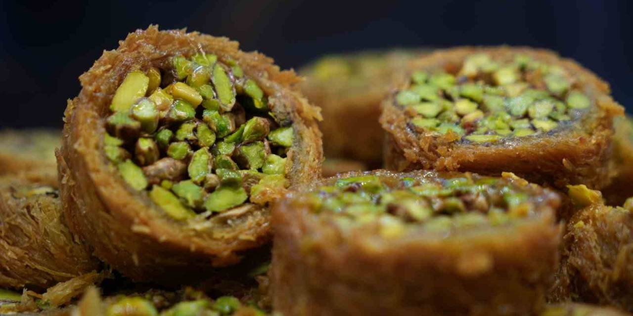 İzmir’de Baklava Mesaisi