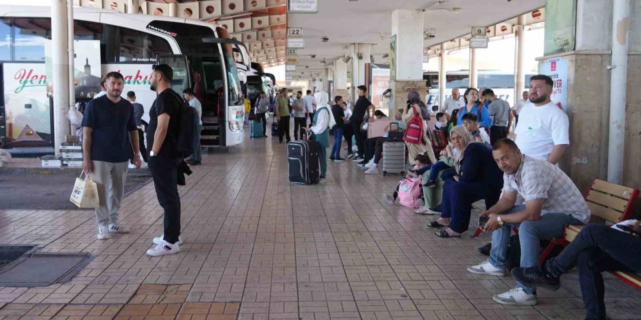 Gaziantep Otogarında Kurban Bayramı Yoğunluğu