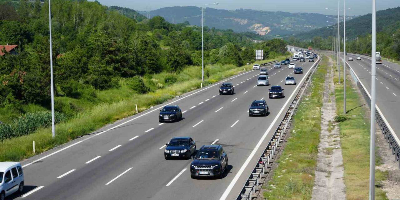 Tem Otoyolu’nda Bayram Yoğunluğu