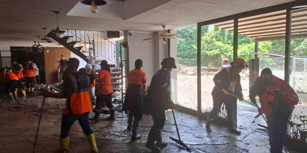 Bayburt Afad Ekibi Sel Felaketinin Yaşandığı Trabzon’a Destek Ekip Olarak Gönderildi