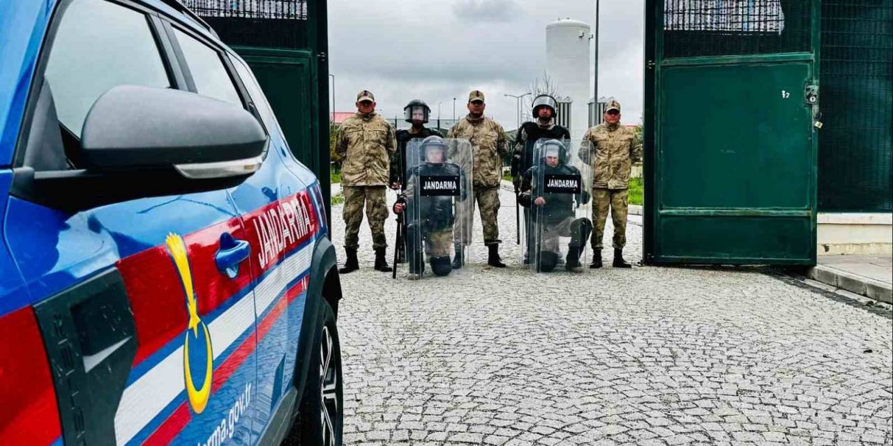Jandarma Ekiplerince 53 Düzensiz Göçmen Yakalandı