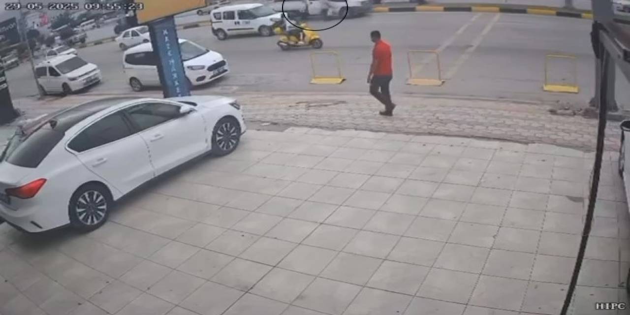 Karşıya Geçmeye Çalışan Yaşlı Adama Kamyonet Çarptı: O Anlar Kamerada