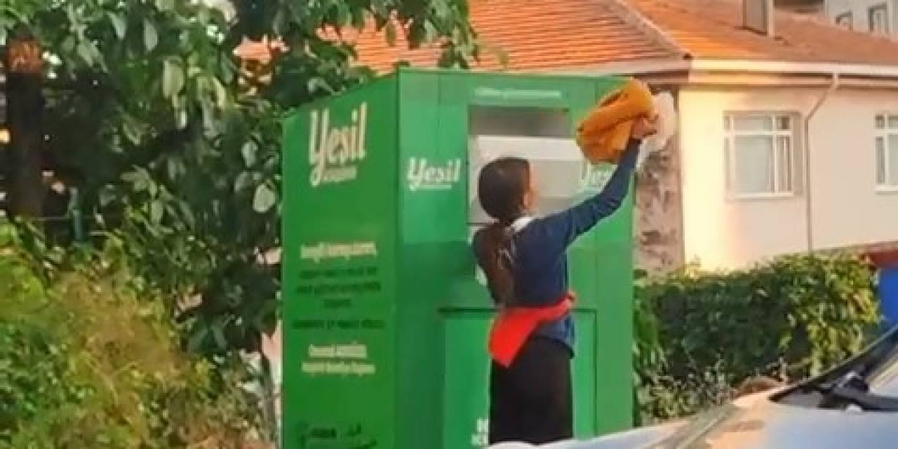 Canlarını Hiçe Sayarak Giysi Kumbarasından Kıyafet Çaldılar