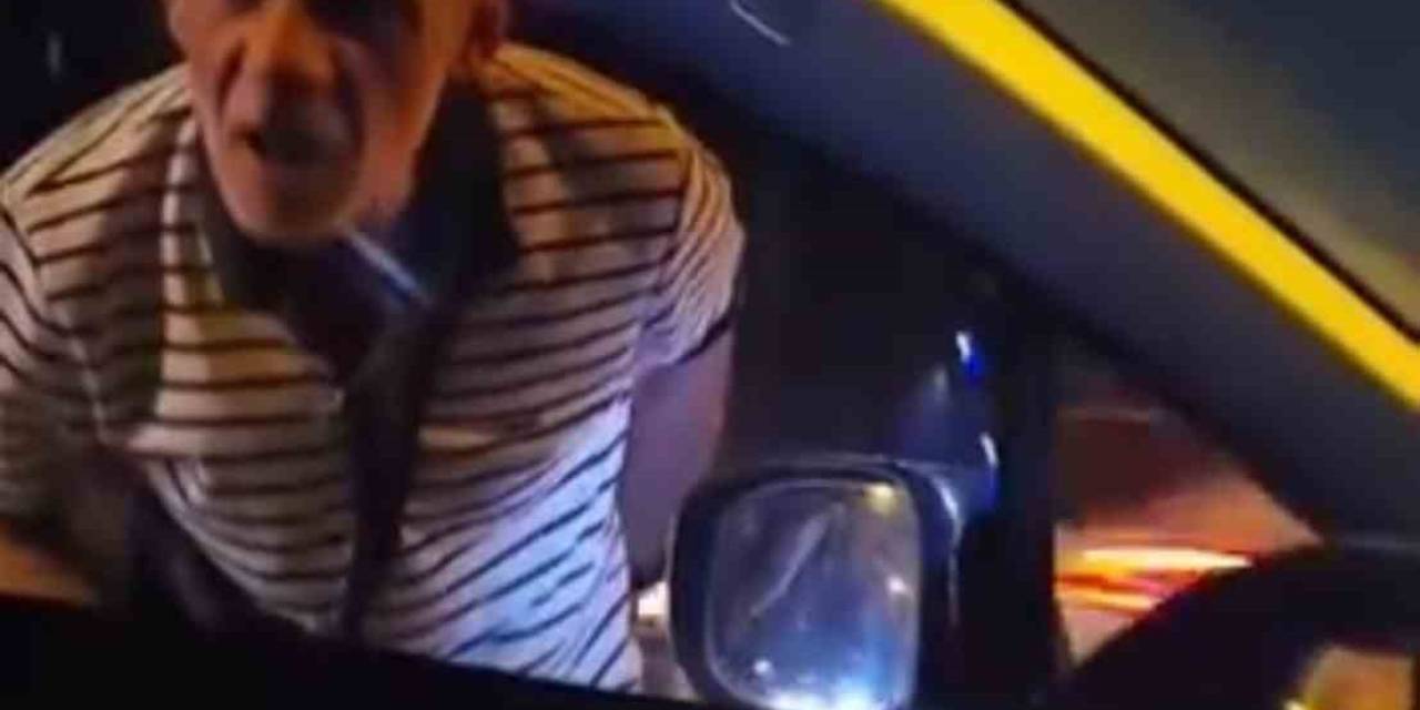 Sinyal Vermeyen Sürücünün Önünü Kesip Camı Yumrukladı