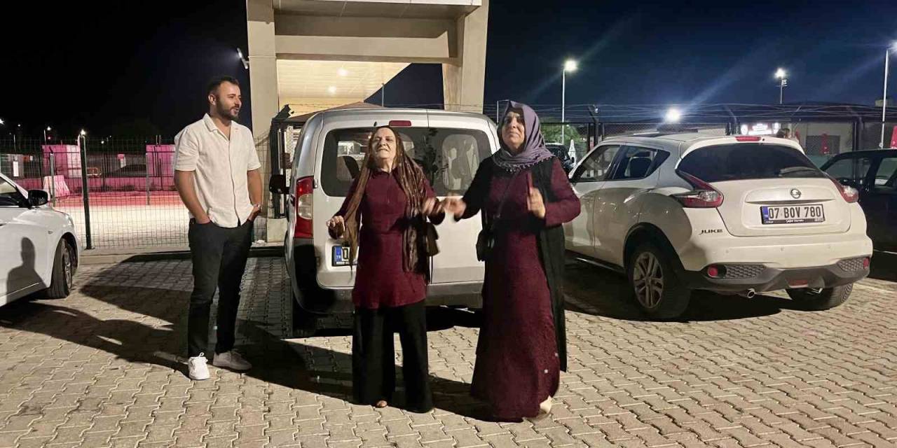 İnfaz Düzenlemesi Yürürlüğe Girdi, Cezaevi Önünde Halay Çekip Yakınlarını Beklediler