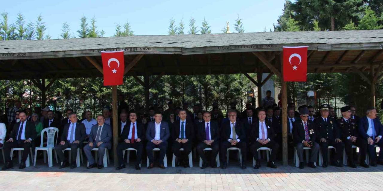 Uşak’ta Bayram Arifesinde Şehitler Unutulmadı