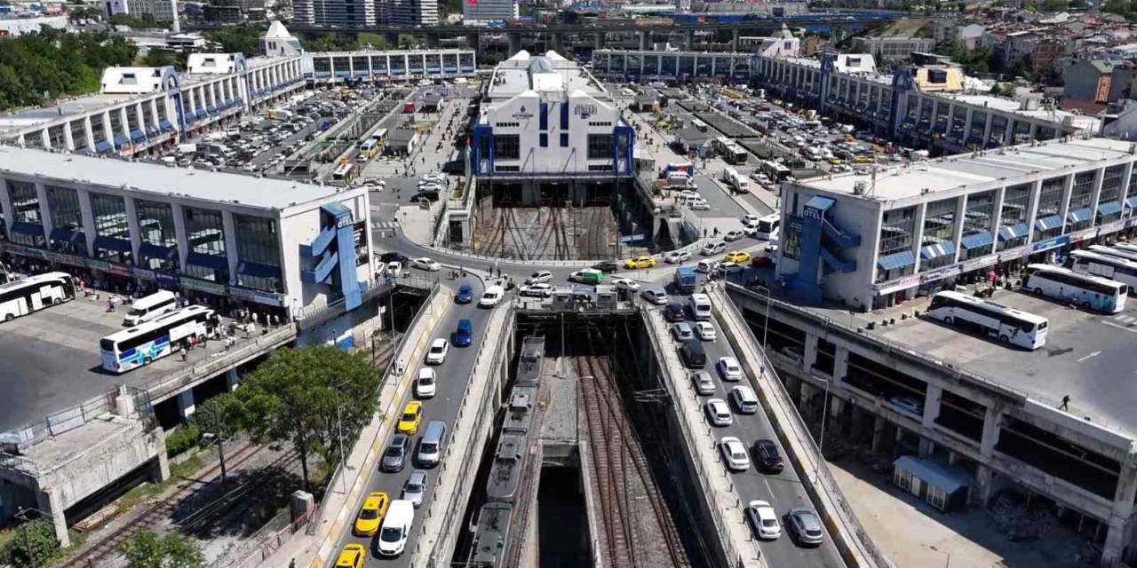 Büyük İstanbul Otogarı’ndaki Bayram Yoğunluğu Drone Kamerasında