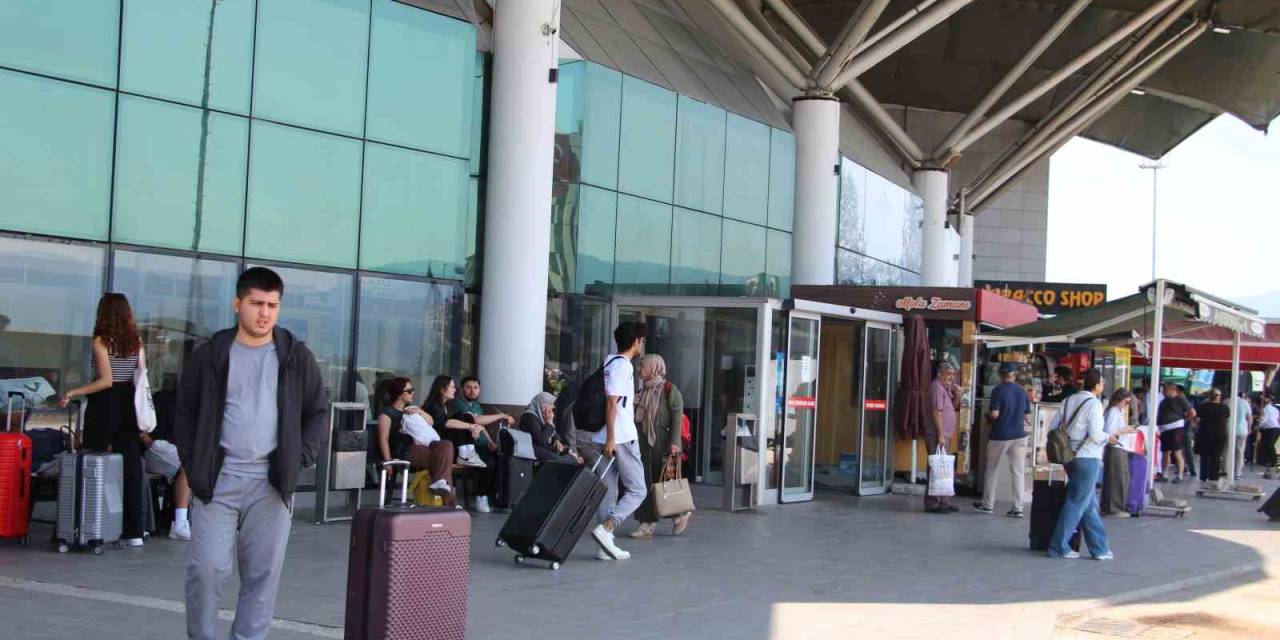 Otogarda Bayram Yoğunluğu Başladı: "350 Lira Olan Bilet, Bir Anda 500 Lira Olmuş"