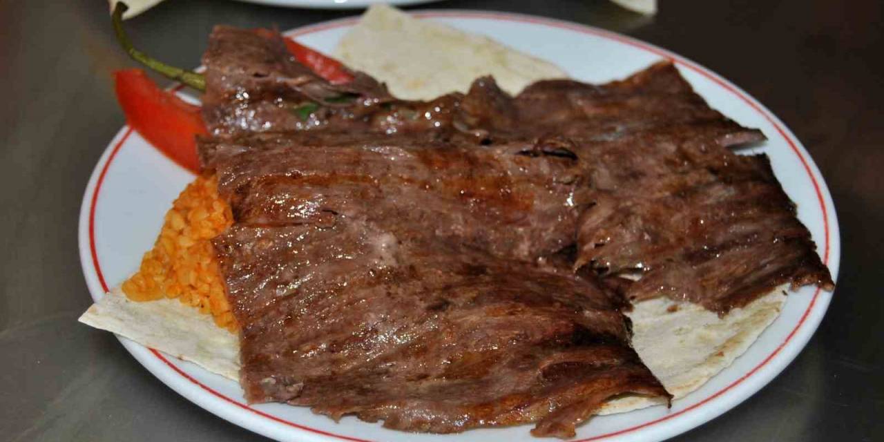 Erzincan’da Bayram Öncesi İnsan Yoğunluğunu Fırsat Bilen Lokantacı Esnafı Dönere Zam Yaptı