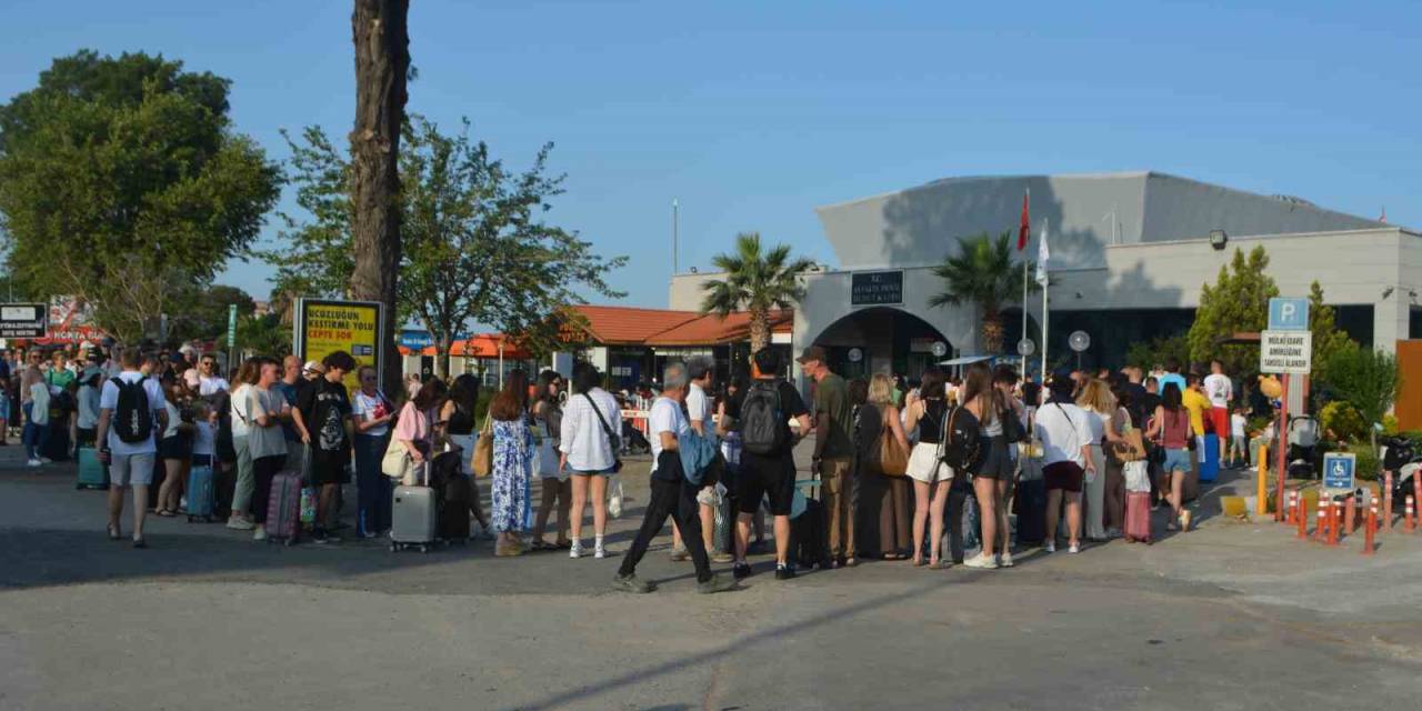 Kurban Bayramı’nda Ayvalık’tan Ege Adaları’na Tatilci Akını