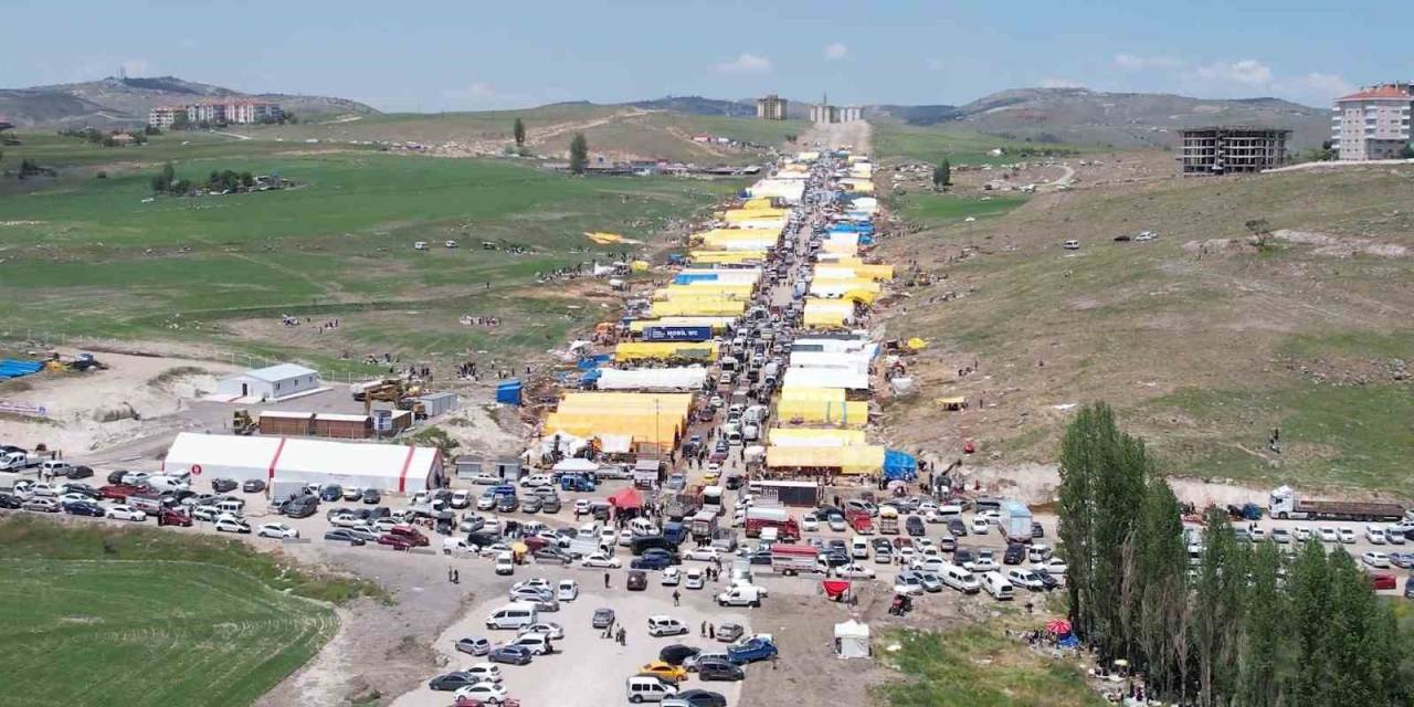 Ankara’da Kurban Kesim Alanındaki Yoğunluk Havadan Görüntülendi