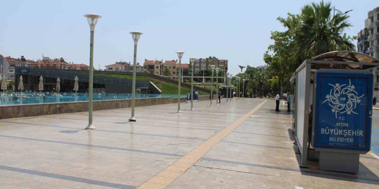 Bayramın İlk Günü Sıcak Hava İle Birlikte Sokaklar Boş Kaldı