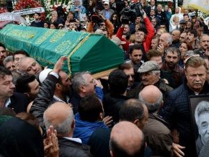 Levent Kırca Alkışlar Eşliğinde Son Yolculuğuna Uğurlandı