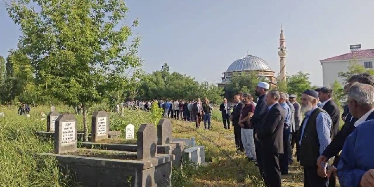 Muş’ta Bayramlaşmada Uzun Kuyruklar Oluştu