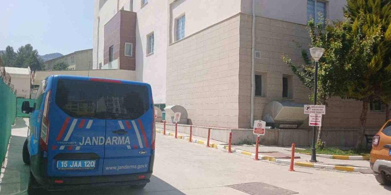 Elini Kıyma Makinesine Kaptıran Genç Kız Ağır Yaralandı