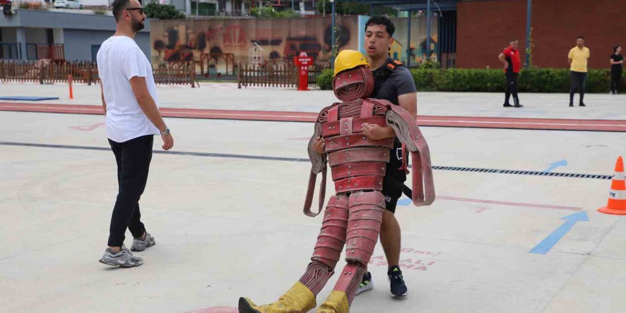 Mersin’de İtfaiye Eri Adayları Parkur Sınavına Hazırlanıyor