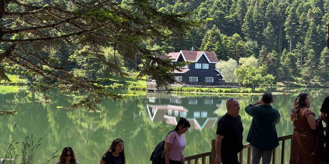 Gölcük Tabiat Parkı Tatilcilerin Akınına Uğradı: "Doğası, Enerjisi Harika"