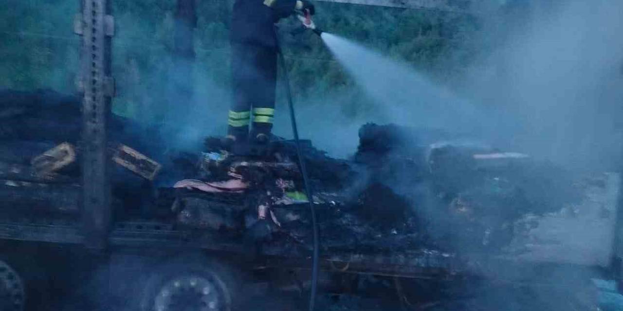 Çorum’da Tırın Dorsesi Alev Alev Yandı