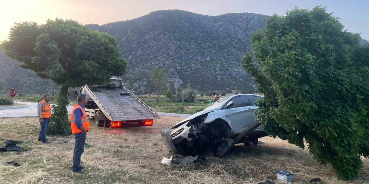 Çorum’da İki Otomobil Çarpıştı: 2 Yaralı