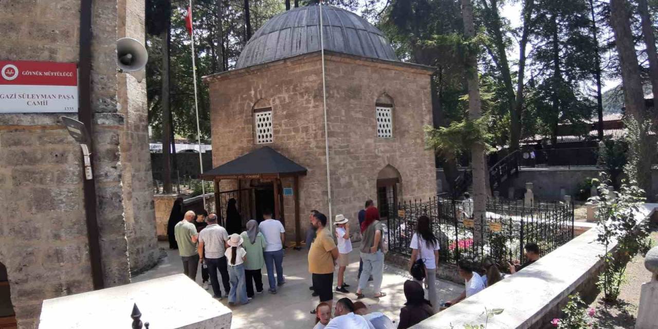 Akşemseddin Hazretleri Türbesine Bayram Tatilinde Yoğun İlgi