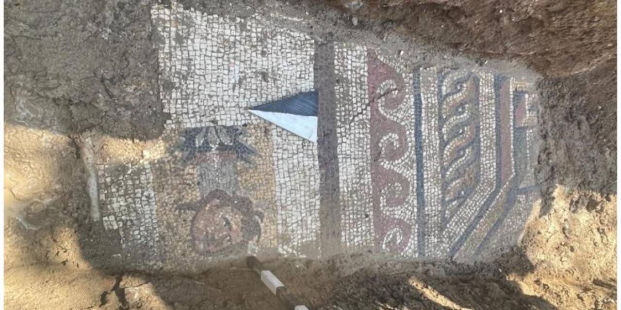 Altyapı Çalışmalarında Roma Döneminden Kalma Mozaik Bulundu